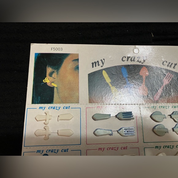 Awesome! New -old stock. Earrings on display card - Picture 2 of 4